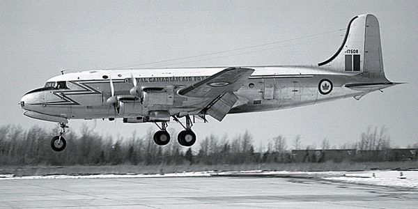 Photographie du Canadair CL-2/DC-4M North Star