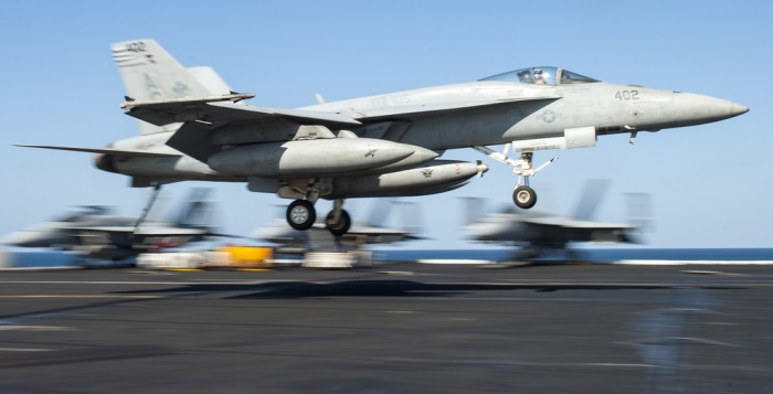 FA-18E_PAN_VF105