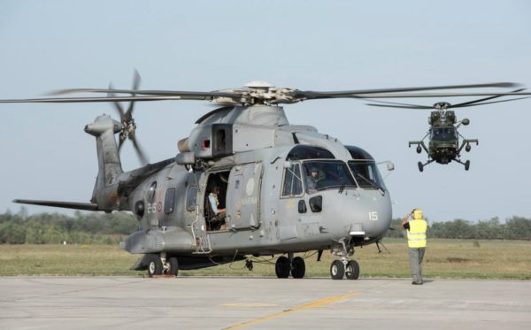 Un Merlin italien sous la protection d'un Sokol polonais. Le CJPRSC en une photo.