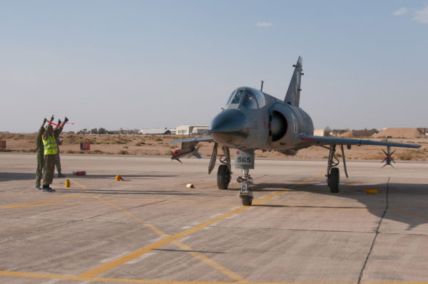 Mirage IIIEP paré pour une mission de défense aérienne.