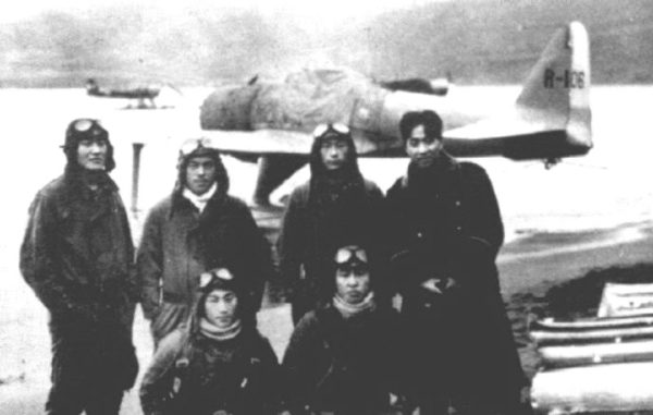 Alaska a6m2-n_Rufe_pilots_Toko-Ku_Attu_194