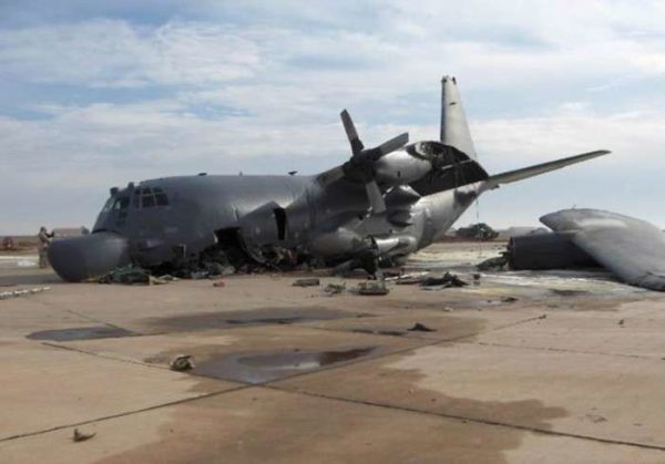 Encore un C-130 qui a connu quelques galères à l'atterrissage 