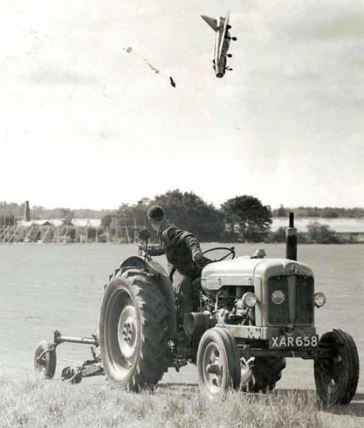 Cet agriculteur va avoir un labourage façon Lightning dans son champ