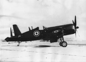 Vought F4U-7 sur le tarmac de Telergma.