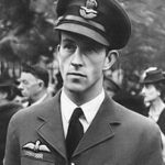 Jean de Selys Longchamps en tenue d'officier de la Royal Air Force.