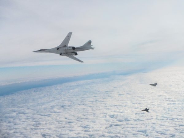 Tu-160-interception-rafale-mirage-2000