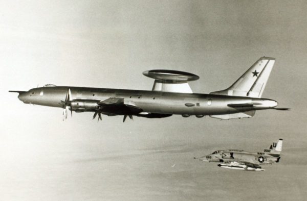 Même le gros Tu-126 espionnait la marine américaine.