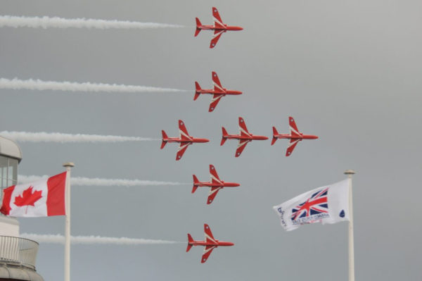 Les Red Arrows en 2012 sur les terres des Snowbirds.