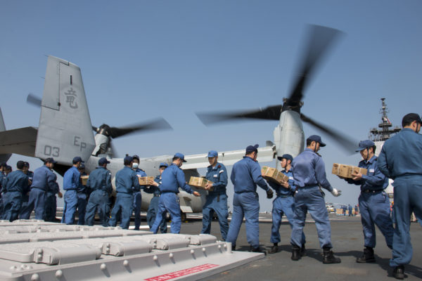 MV-22B Kumamoto déchargement_USMC