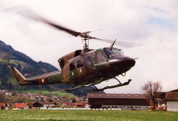 Bell 212.FAé Autriche_Wikimédia