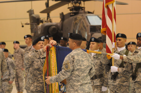 1-25th ARB.AH-64D Apache cérémonie_USDoD