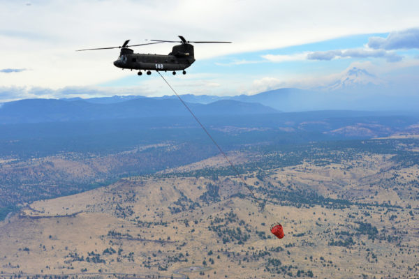 Chinook et bambi bucket, un duo qui a fait ses preuves.