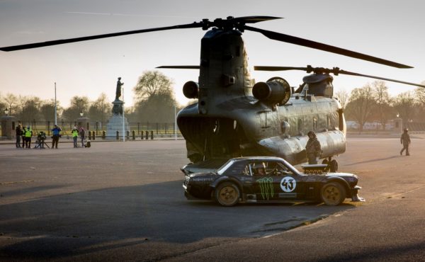 Boeing-Vertol Chinook et Ford Mustang, deux légendes de l'industrie américaine.