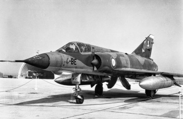 L'omniprésent chasseur Dassault Mirage IIIE.