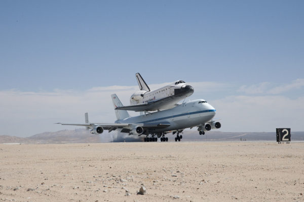 Atterrissage dans le décor mythique mais lunaire d'Edwards AFB.