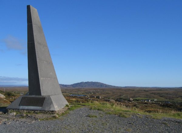 Le mémorial situé sur la colline