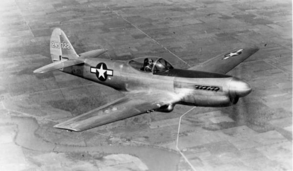 Curtiss XP-40Q en vol.