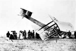 L'avion après son "atterrissage" dans la tourbière irlandaise 