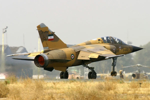 Mirage F1-BQ iranien sur son tarmac.
