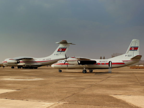 Antonov An-24 et Ilyushin Il-76 aux couleurs"civiles" nord-coréennes.