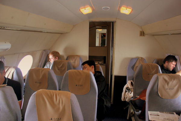Le luxe à la sauce nord-coréenne à bord d'un Il-18 d'Air Koryo en 2012.