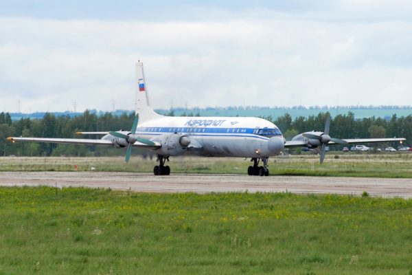 à l'Ilyushin Il-18.