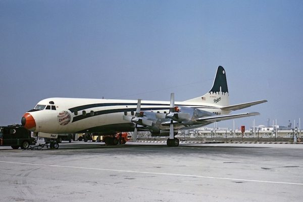 Du Lockheed L-188 Electra...