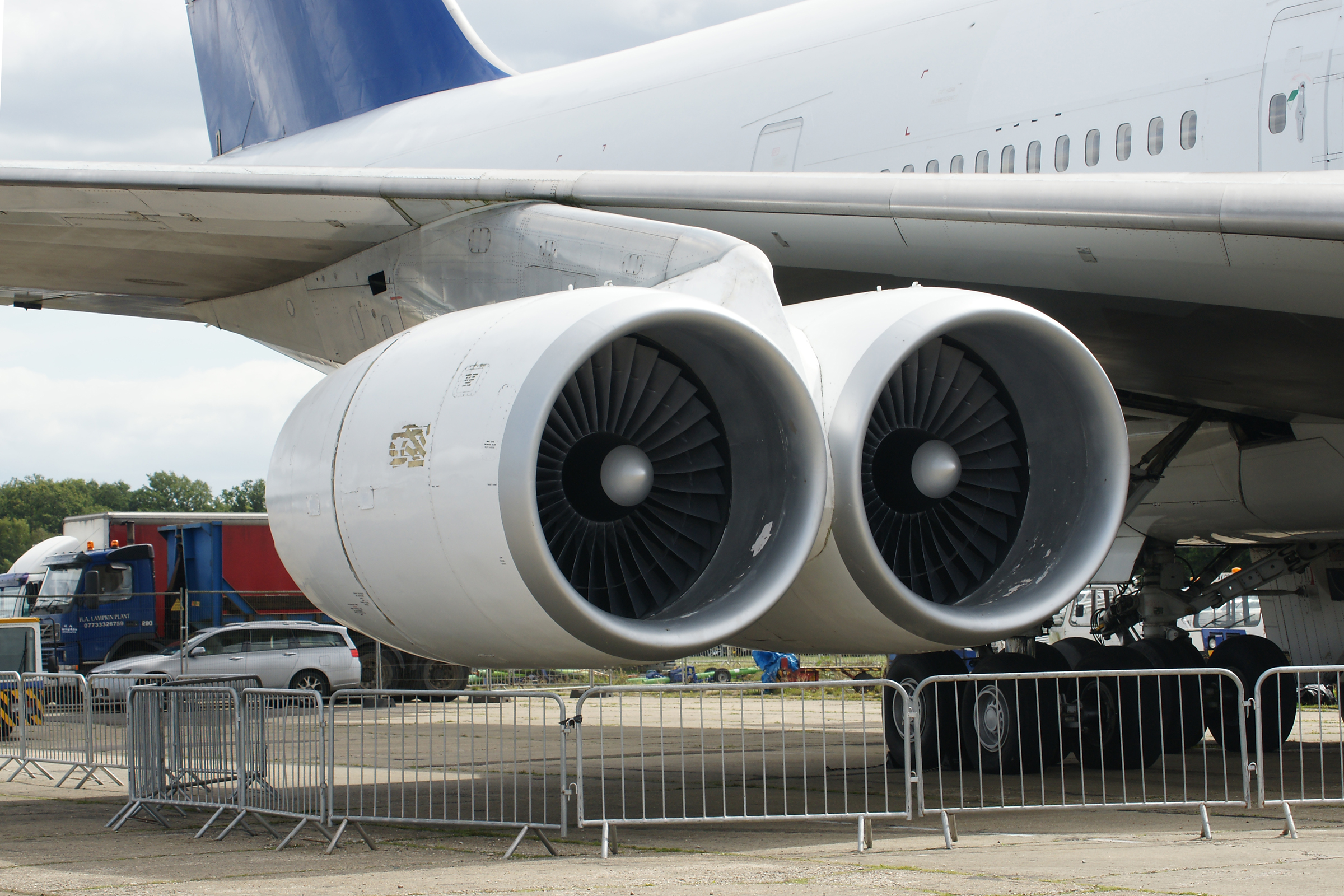 Gros plan sur les réacteurs du 747-200 G-BDXJ. 