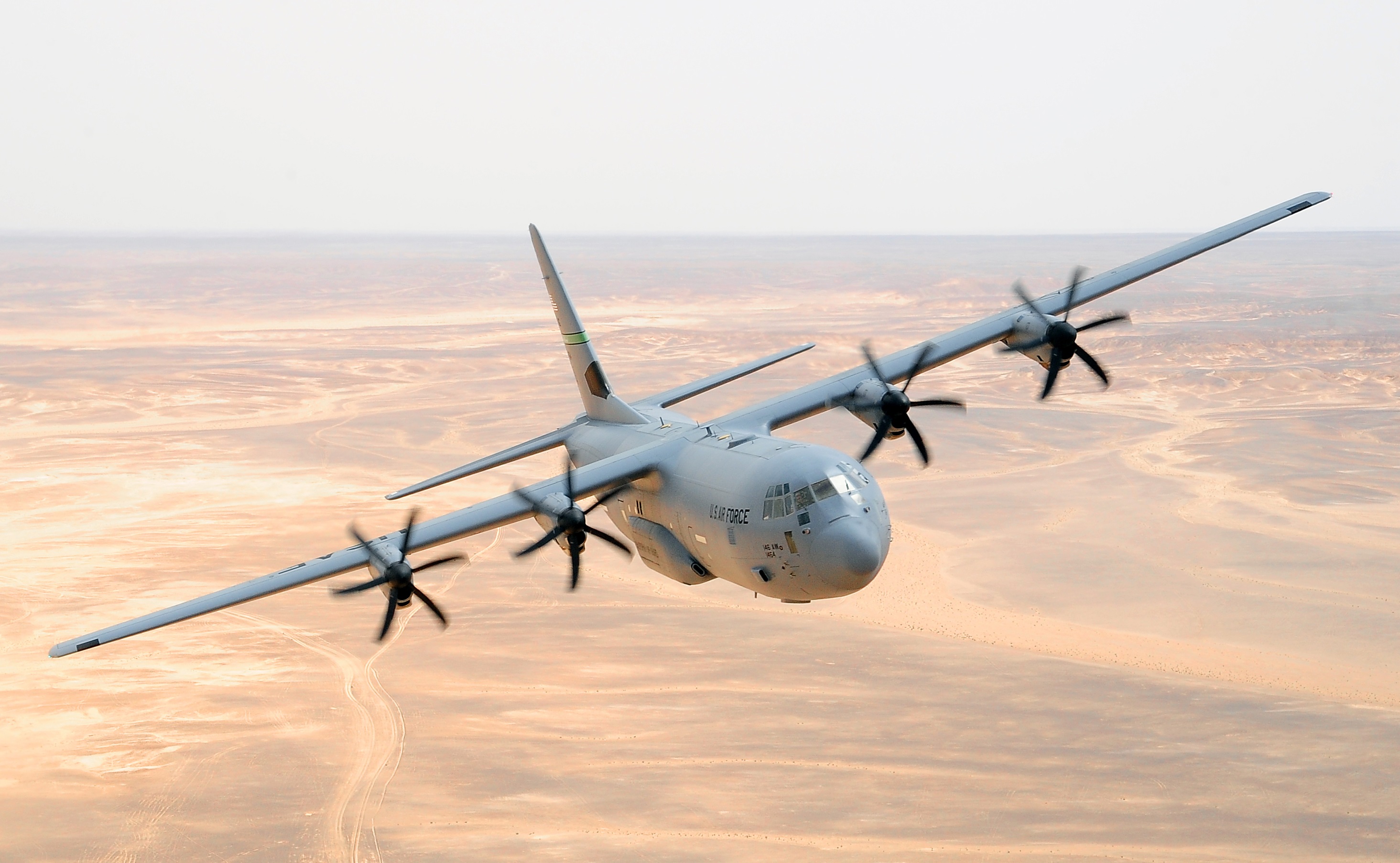 Самолеты риа. Lockheed Martin c-130j super Hercules. C-130 Hercules. C 130 Hercules ВВС США. Lockheed c130j Hercules самолет.