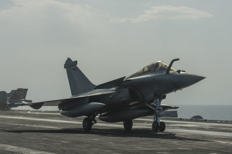 Que Pensent Les Pilotes Américains Du Rafale Douze Rafale M déployés sur le porte-avions américains USS George Bush