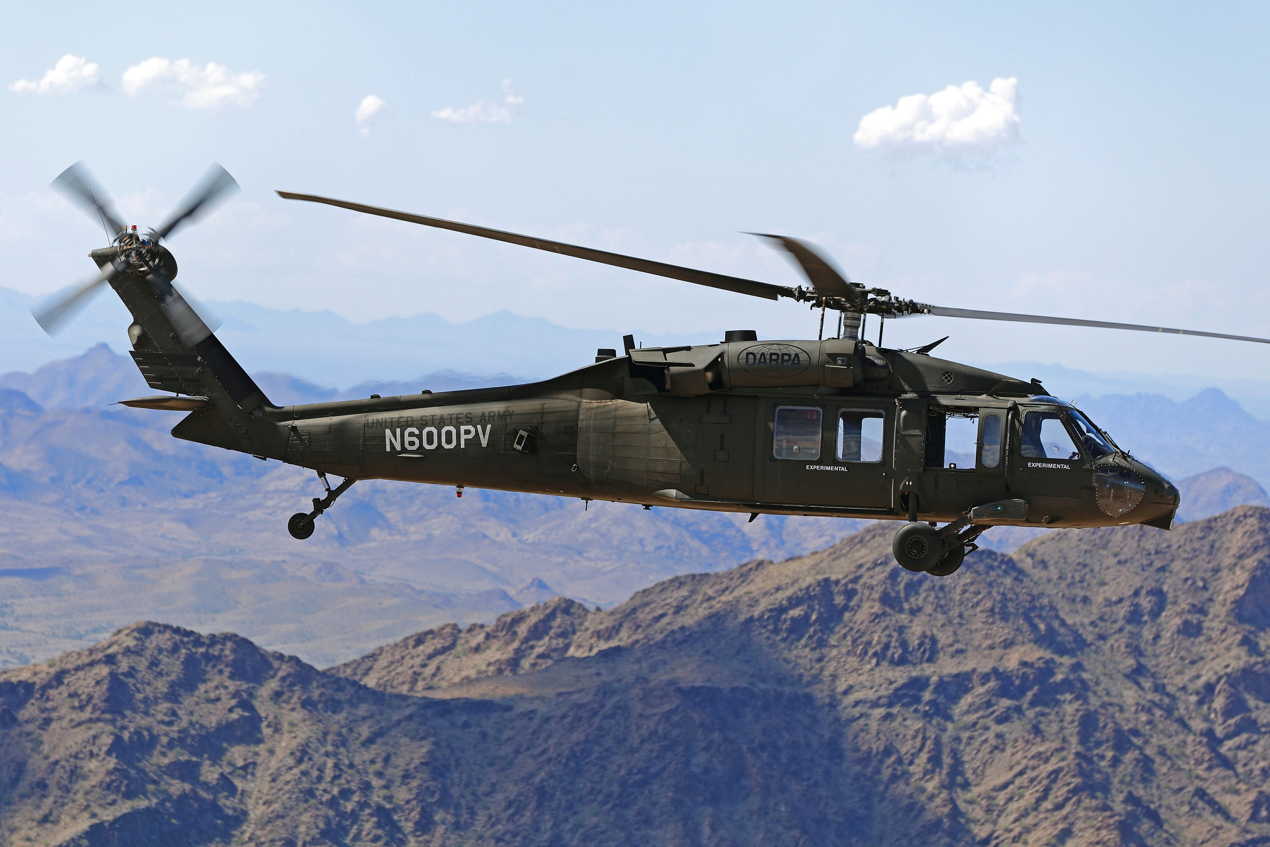 Y a t-il un pilote dans le Blackhawk ? —