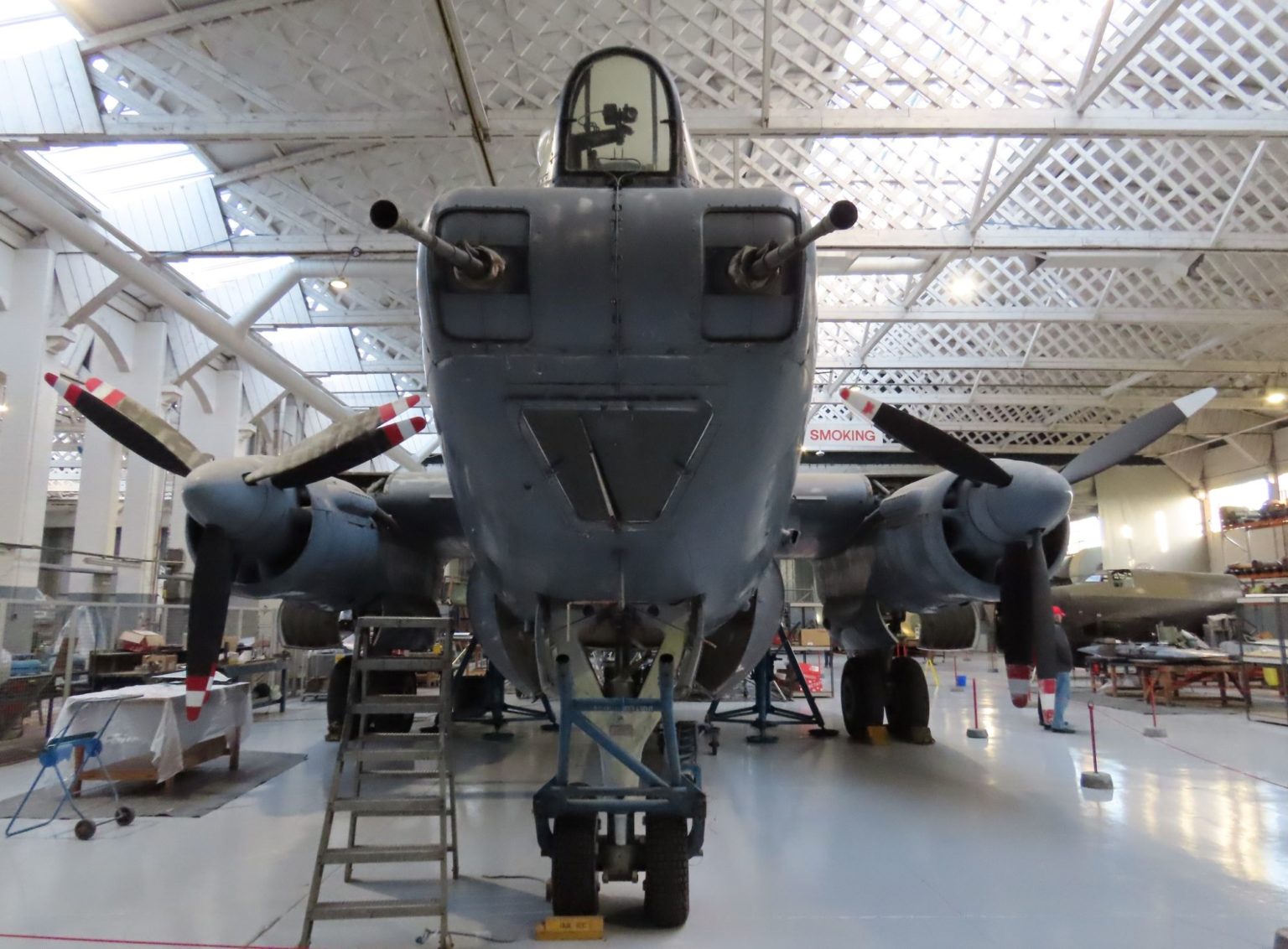 Les travaux de restauration de l'Avro Shackleton de l'IWM progressent ...