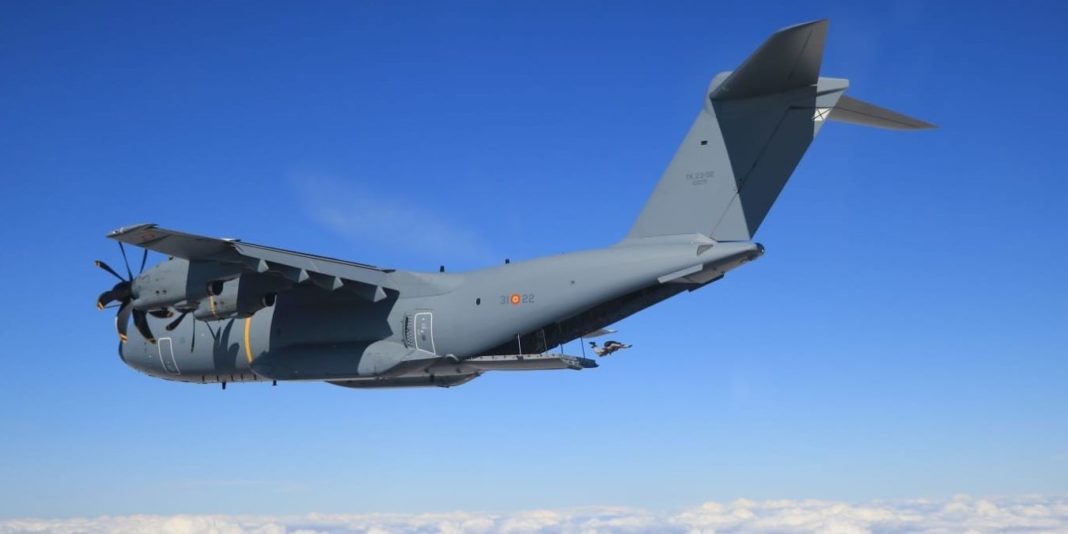  Madrid se prépare à réduire de moitié sa commande d’avions de transport militaire Airbus DS A400M Atlas.  A400M-Atlas-rumeur-annulations-couverture_EdAE-1068x534