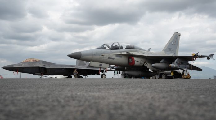 Vedette Raptor Des F-22A Raptor alaskéens déployés aux Philippines ...