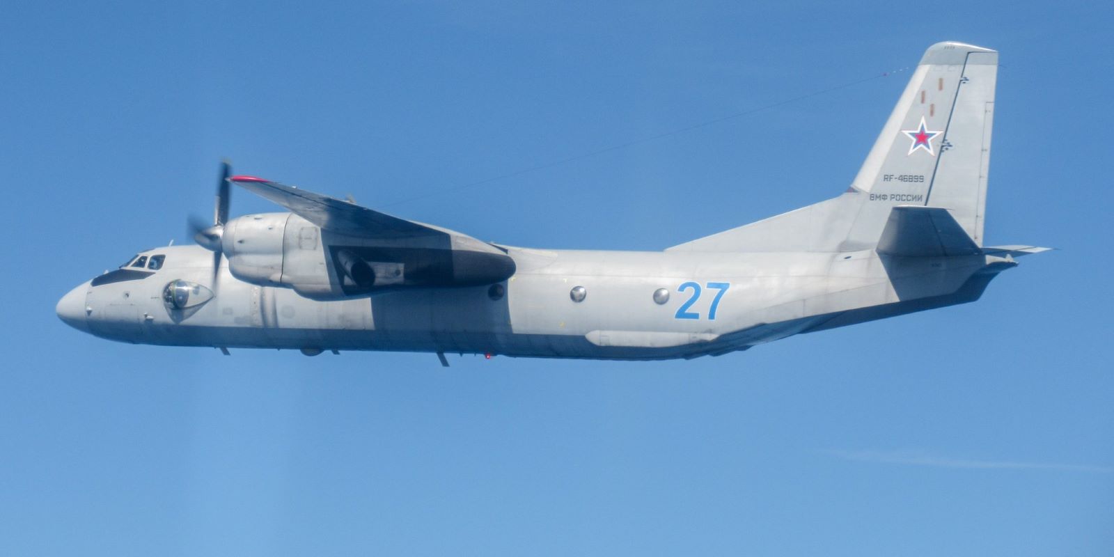 Un Curl An-26 ruso interceptado por la Royal Air Force en el Mar Báltico.