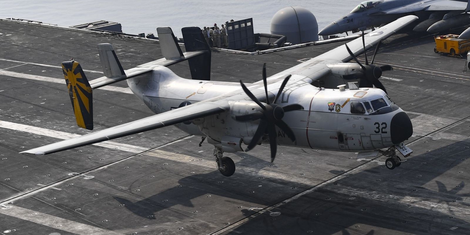 L'escadrille VRC-30 Providers fait ses adieux au Grumman C-2 Greyhound ...