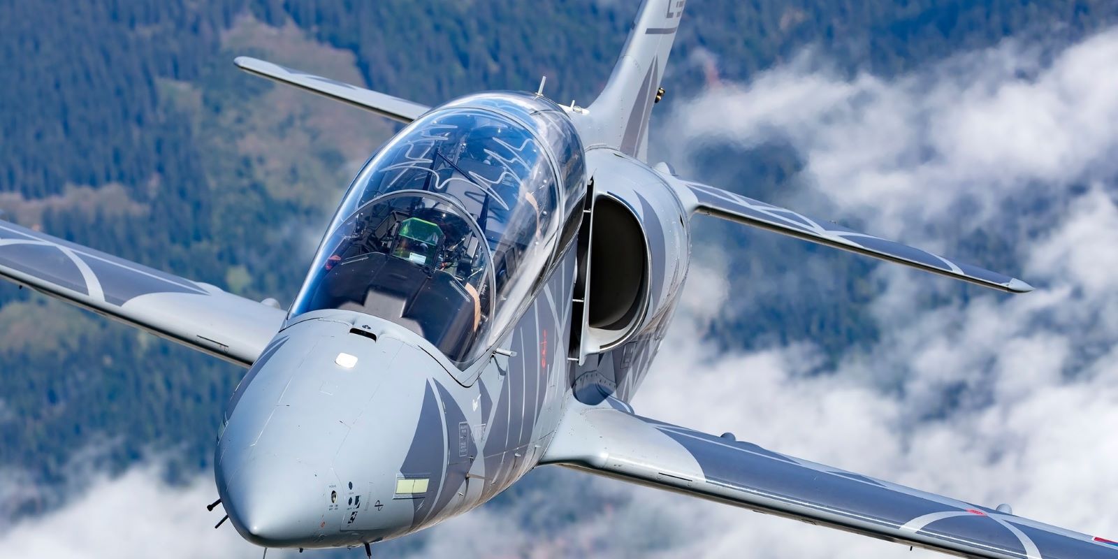 www.avionslegendaires.net