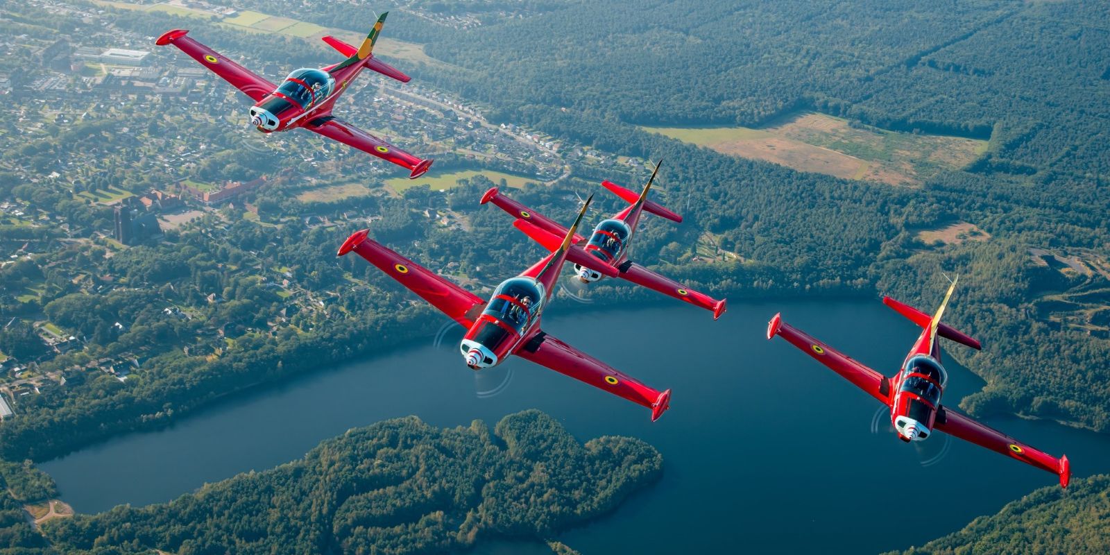 Avion Des Diables Rouges Mise en sommeil des mythiques Diables Rouges. — avionslegendaires.net
