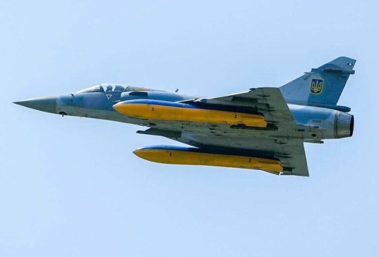 Le Mirage 2000, meilleur avion de chasse en Ukraine — free download