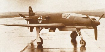 Le fameux Do 335 avec ses 2 hélices peut atteindre 770 km/h. Une vitesse incroyable pour un avion propulsé par des moteurs à piston classiques. Il ne fut construit qu'en 38 exemplaires.