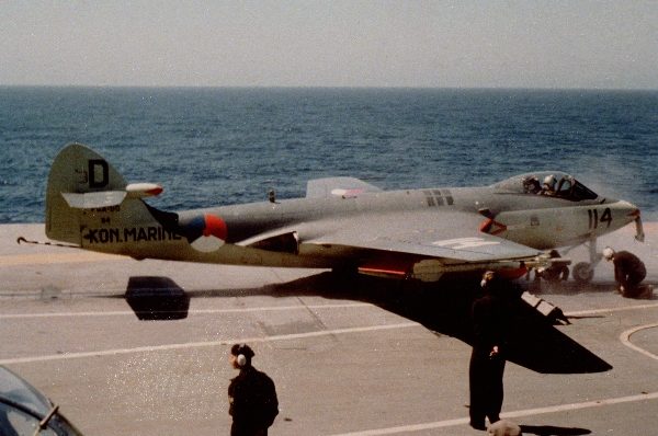 Un Sea Hawl néerlandais. Remarquez le missile Sidewinder sous l'aile.