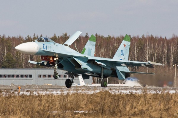 un SU-27 flanker, un adversaire a ne pas prendre a la léger.