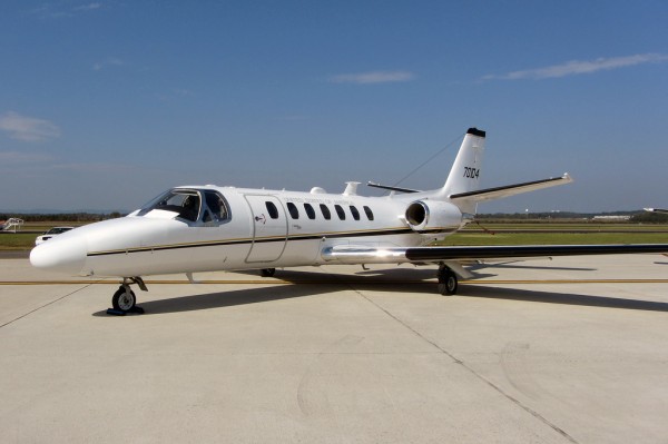 Un Cessna UC-35A sur le tarmac de Fort Leavenworth AAF.