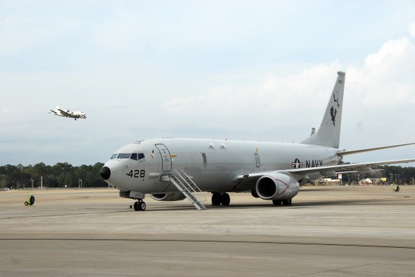 Un Boeing P-8A en attente sur le tarmac de NAS-Jacksonville.