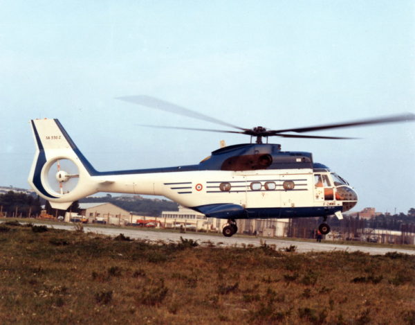 Un Puma avec un rotor type Fenestron similaire à celui d'un Dauphin, ça s'appelle un SA-330Z.