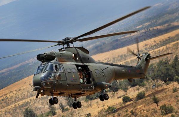 Puma HC Mk-1 en exercice au-dessus du Kenya en 2012.