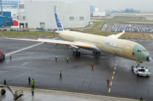 A350 msn-1 pour sont premier roullage, il est pas tout a fait prés