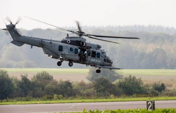 Caracal de l'Armée de l'Air en opération à Florennes.