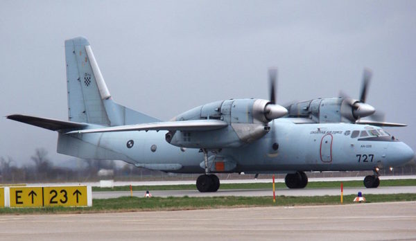 Antonov An-32 de transport tactique.