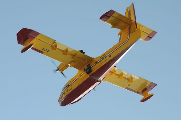 Bombardier CL-415 de lutte contre l'incendie.